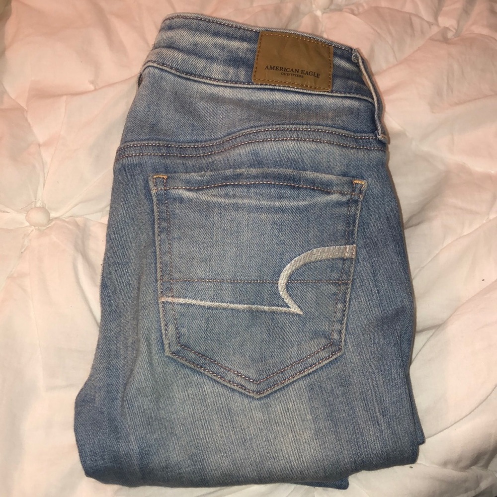 Light Wash American Eagle Jeans